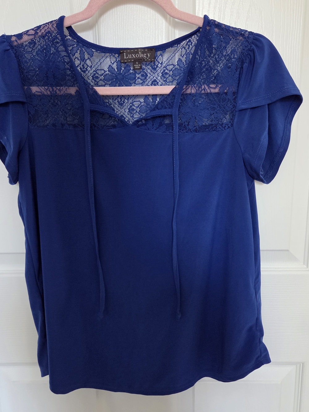 Luxology Women's Blue Lace Yoke Short Sleeve Top